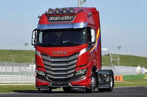 IVECO представила ексклюзивний тягач S-Way TurboStar