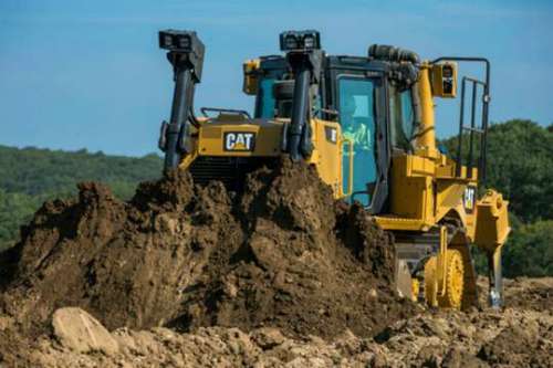 На бульдозерах Cat D8T появилась новая четырехскоростная автоматическая коробка передач