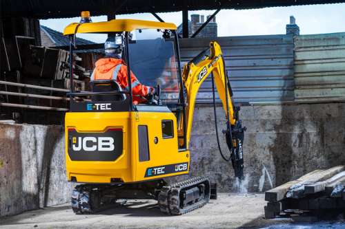 JCB представить перший серійний електроекскаватор