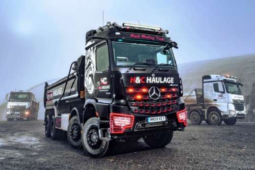 Представили ексклюзивний чорний самоскид Mercedes Arocs