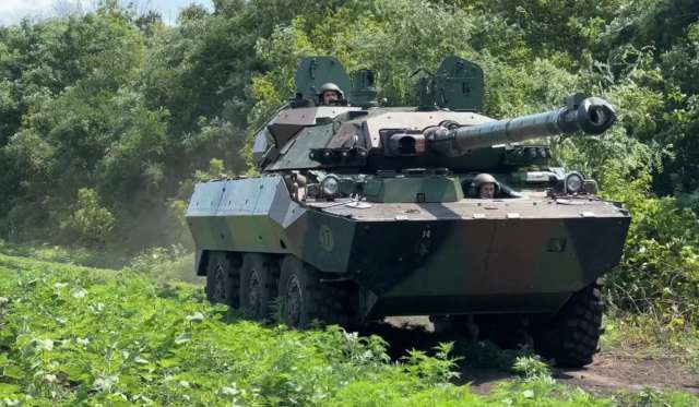 Франція передає Україні бронемашини та авіаційні ракети