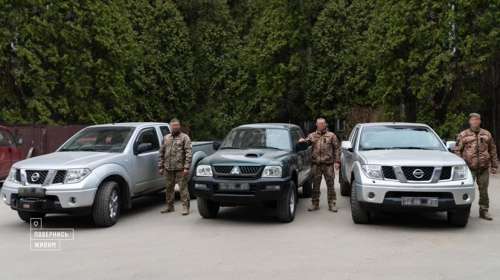 Волонтери поповнили парк ЗСУ новими пікапами