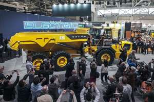 Volvo CE представила серійні шарнірно-зчленовані самоскиди з електроприводом