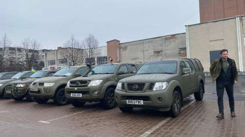 Британські фермери подарували ЗСУ партію пікапів