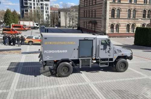 В Україні представили нову піротехнічну машину на шасі Isuzu