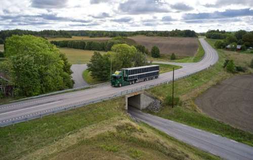 Scania випробовує нову гібридну вантажівку на сонячній енергії