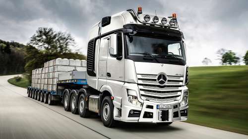 Випустили ювілейний суперважкий Mercedes-Benz Actros