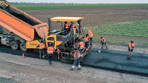 Як технікою Volvo прокладають дороги в Україні. Фото