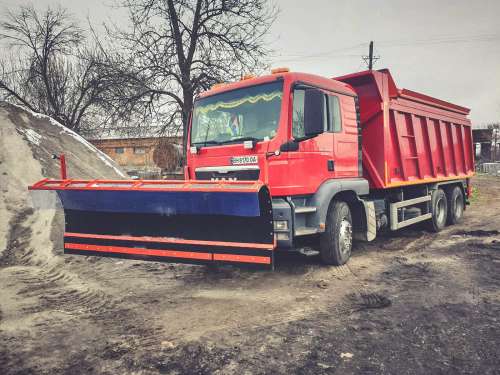 Вітчизняний виробник представив дорожній спецавтомобіль