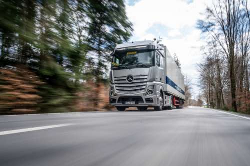 «Активного помічника» на новому Mercedes Actros випробували в реальних умовах