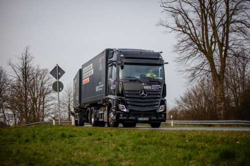 Майбутніх водіїв вантажівок навчатимуть за кермом нових Mercedes-Benz Actros