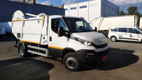 Українські дорожники отримали компактний сміттєвоз на базі IVECO Daily. ФОТО