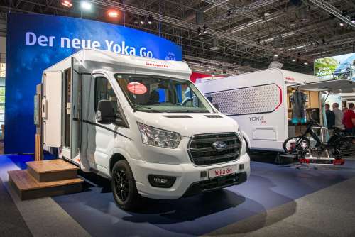 Представили цікавий автобудинок на базі Ford Transit