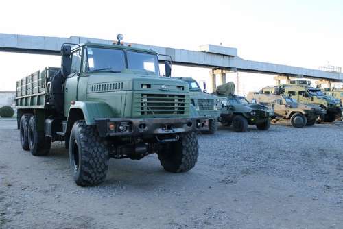 На випробувальному полігоні «АвтоКрАЗу» показали нову та модернізовану техніку для ЗСУ