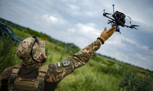 Волонтери зібрали кошти на 10 тисяч FPV-дронів