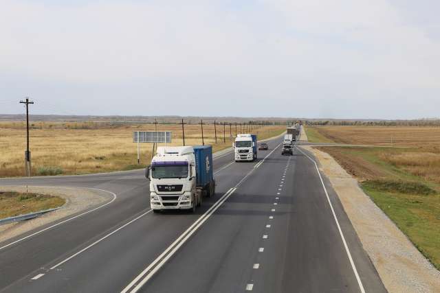 В уряді пропонують зробити проїзд по дорогах для важких вантажівок платним