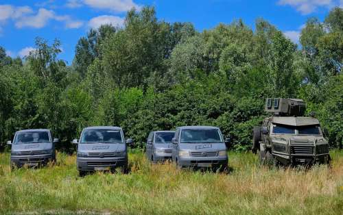 Армійським розвідникам передали партію бусів Volkswagen