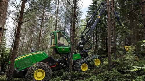 John Deere представляє новий маневрений харвестер