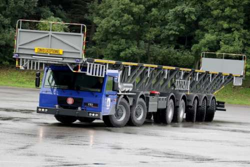 Представлений унікальний семивісний трубовіз Tatra