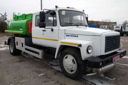 Вітчизняний виробник виготовив новий бензовоз із дворядною кабіною