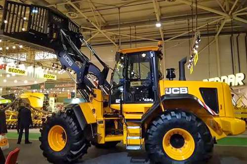 У Києві представили новий агронавантажувач JCB