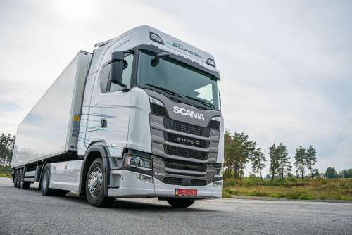 В Україні реалізовано перший тягач Scania Super