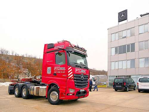 В Україні з’явився перший Mercedes-Benz для супервантажів