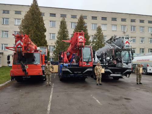 Прикордонники отримали з Німеччини унікальні автокрани