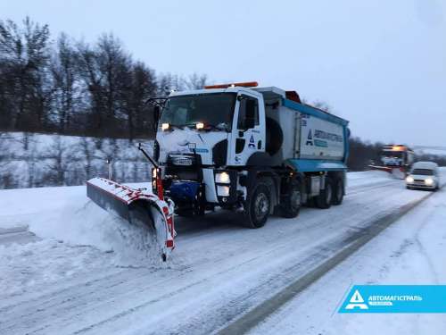 На автотраси трьох областей вивели 180 одиниць спецтехніки