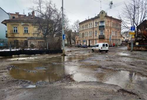 &quot;Укравтодор&quot; прийматиме скарги на стан доріг через додаток