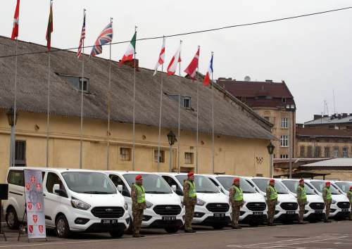 ЗСУ отримали від Канади нові автомобілі Ford