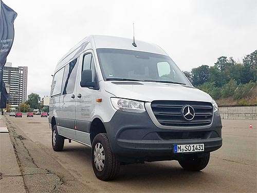 В Україну привезли повнопривідний Mercedes-Benz Sprinter