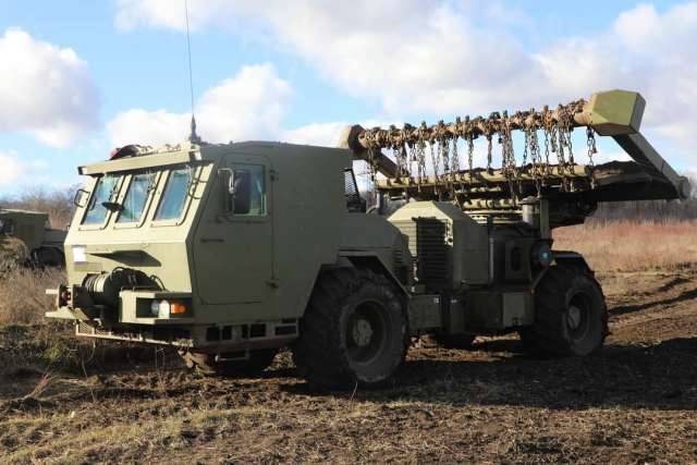 ЗСУ отримали машини механізованого розмінування Hydrema