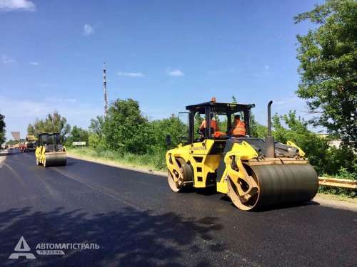 50 одиниць техніки продовжують будівництво траси М-03. ФОТО