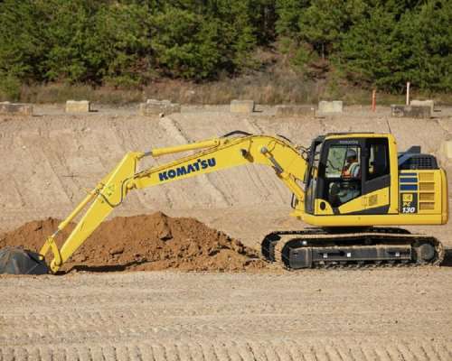 Komatsu представив екскаватор з подовженою ходовою частиною