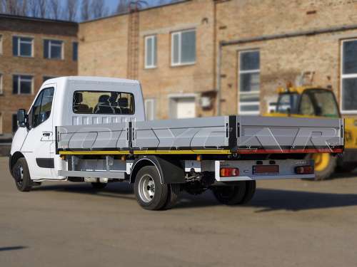 Renault Master обладнали бортовою платформою