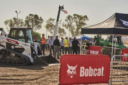 Bobcat представив новий компактний електричний екскаватор