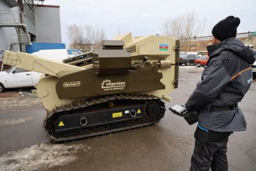 ДСНС отримала від Азербайджану машину для розмінування