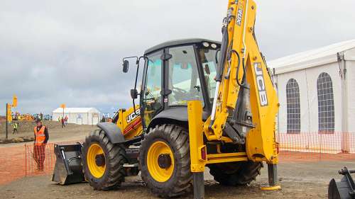 Через коронавірус JCB скорочує виробництво