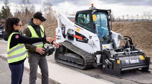 Bobcat представил собственную PnP-систему дистанционного управления погрузчиками