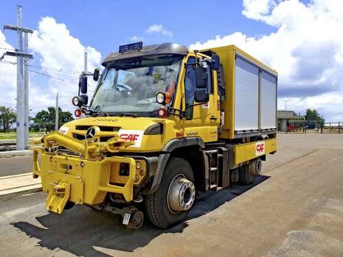 Mercedes-Benz Unimog будують трамвайні лінії в Африці. ФОТО