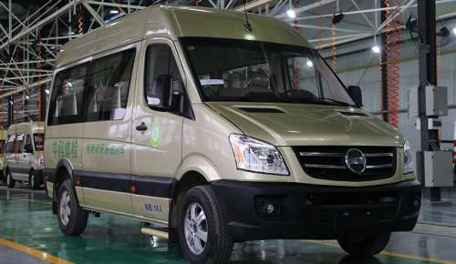 Китайці випустили копію Mercedes-Benz Sprinter з електромотором. ФОТО