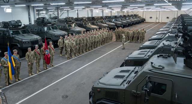 Розпочалося серійне постачання Силам оборони новітньої вітчизняної бронемашини