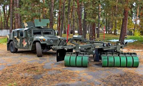 ЗСУ опановують британські протимінні трали на базі Hummer