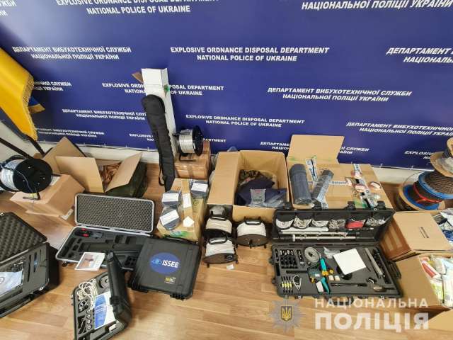 Британські вибухотехніки передали спецобладнання  колегам з України