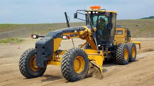 Komatsu обновил автогрейдер GD655